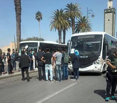 وجدة : شركة للنقل الحضري تسبب اﻻحتقان و تدفع بالطلبة الى اﻻحتجاج. 1 IMG 20181012 WA0000