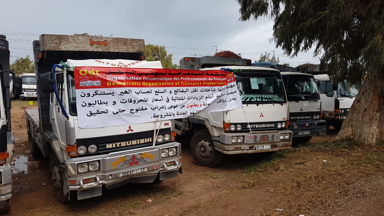 سائقوا شاحنات تمارة يدخلون في إضراب مفتوح 1 IMG 20181030 WA0157