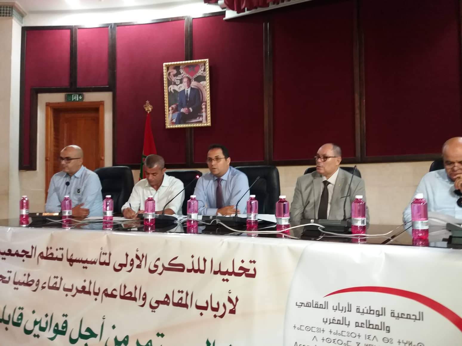 مطالبة أرباب المقاهي والمطاعم من طنجة بتغيير القوانين المنظمة للقطاع 1 received 247248442653163