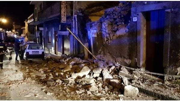 عاجل : زلزال عنيف يضرب مدينة صقلية جنوب إيطاليا بقوة 5.1 درجات 1 IMG 20181226 WA0079