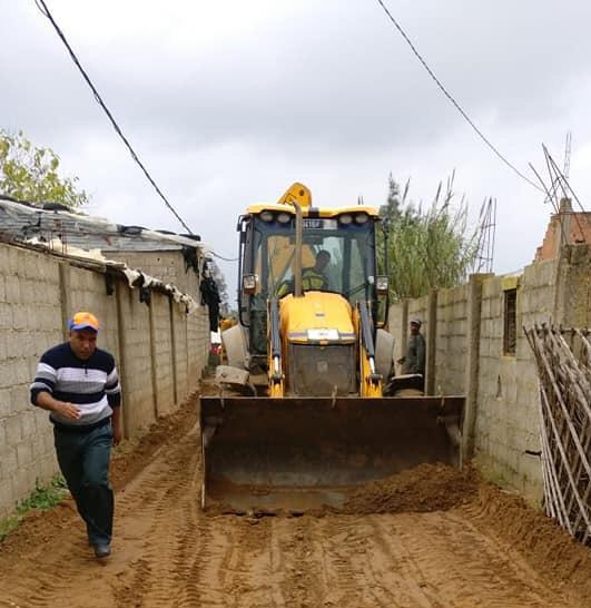 جمعية الوحدة المغربية للتنمية البشرية تتبنى ملف إصلاح الطريق المقطوع بالكامل على ساكنة أولاد عكيل العسري 1 IMG 20181228 WA0040