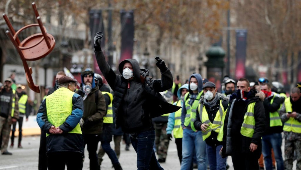 24112018 yellow vest 1