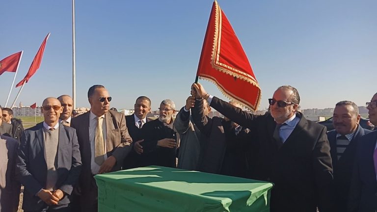 رئيس بلدية الجديدة وباشا المدينة يشرفان على وضع حجر أساس المحطة الجديدة في غياب عامل الإقليم 1 IMG 20190110 WA0015