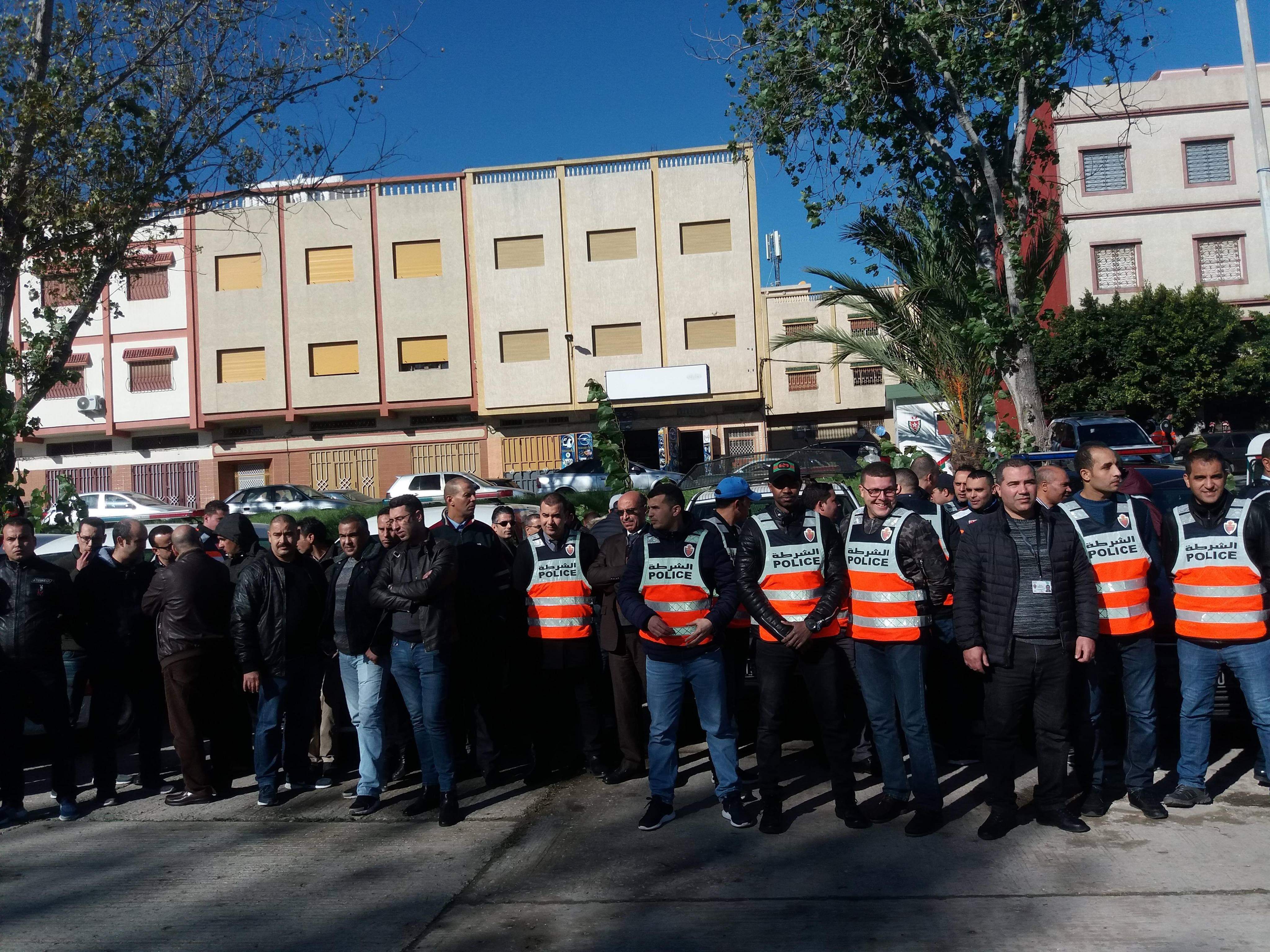 امن طنجة يفكك شبكة للهجرة السرية، ويحبط محاولة لتهريب مخدر الشيرا 1 received 2317002391867279