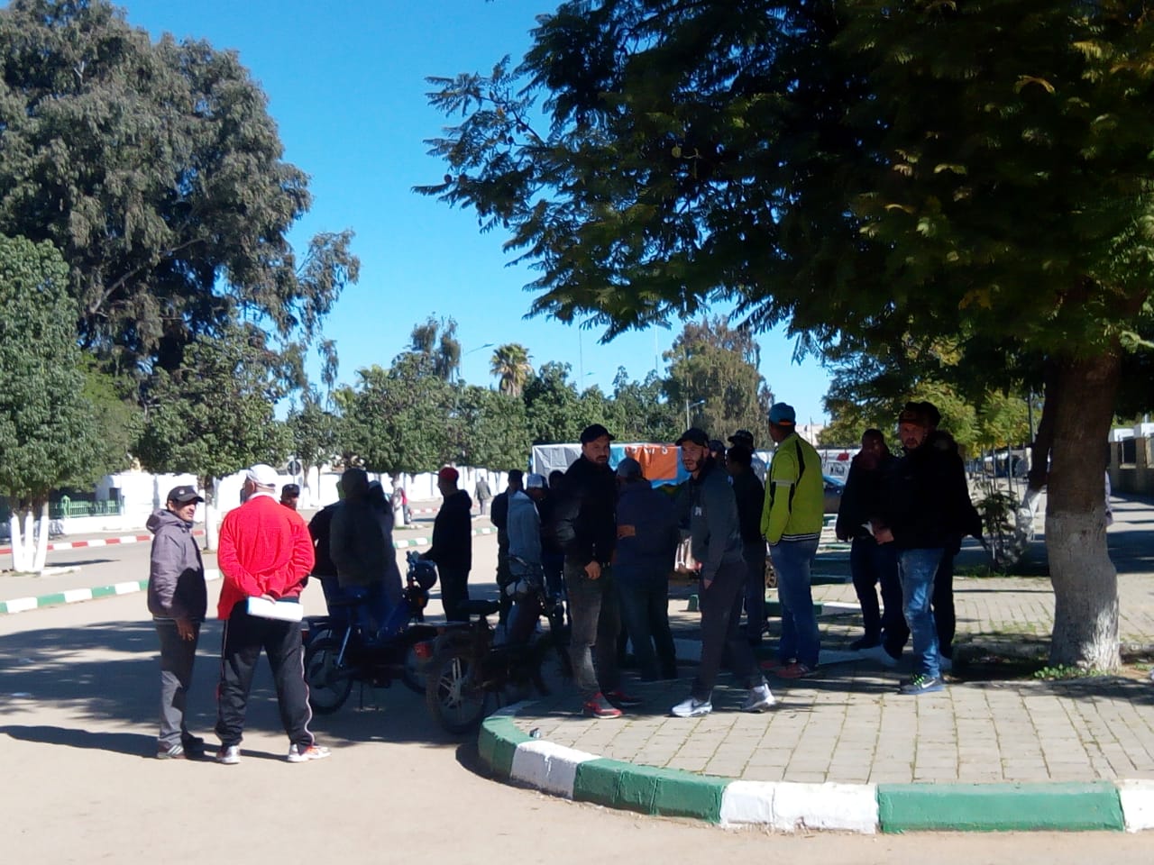 الخميسات :مجموعة من السجناء يحتجون أمام مقر العمالة لهذا السبب... 1 IMG 20190211 WA0049