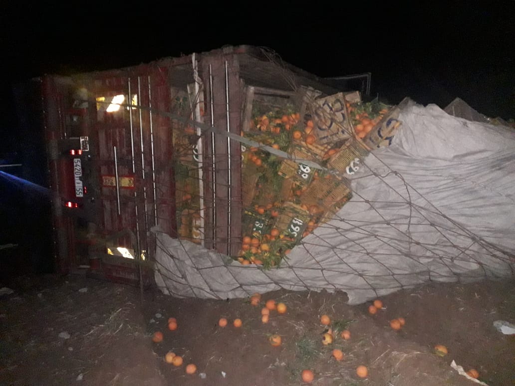 عااااجل ... نجاة سائق شاحنة البرتقال بأعجوبة إثر حادثة سير خطيرة 1 IMG 20190226 WA0115