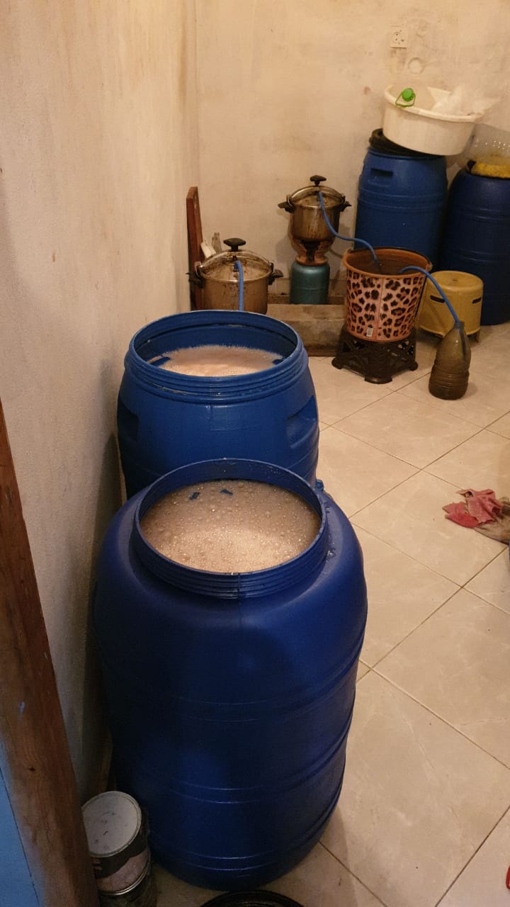 توقيف شخصين من ذوي السوابق القضائية، للاشتباه في تورطهما في قضية تتعلق بالاتجار في الخمور بدون رخصة. 1 IMG 20190323 WA0045