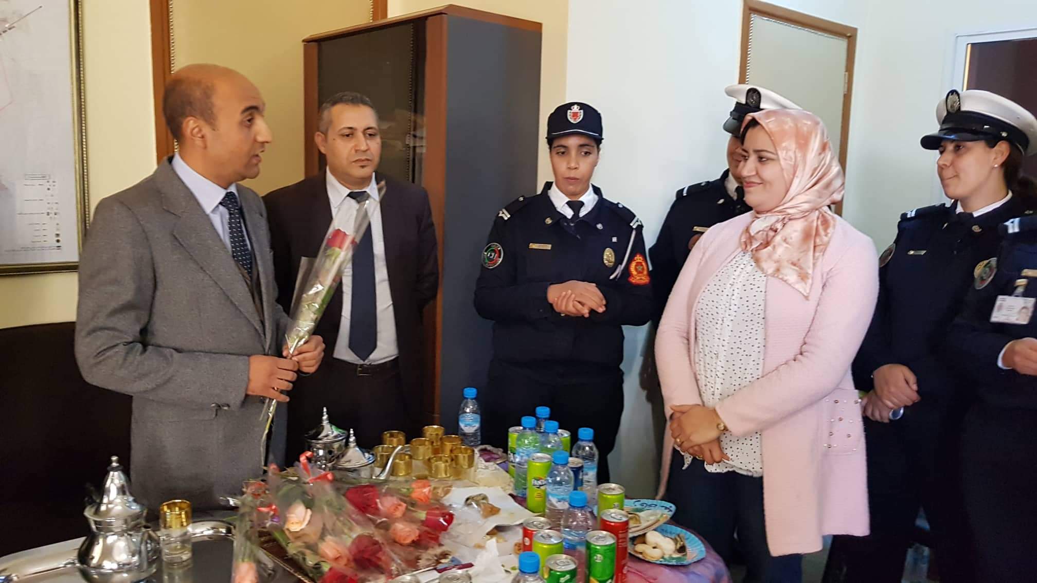نور الدين آيت جلال رئيس المنطقة الإقليمية للأمن الوطني بقلعة السراغنة يقرأ رسالة الحموشي بعيد المرأة العالمي.