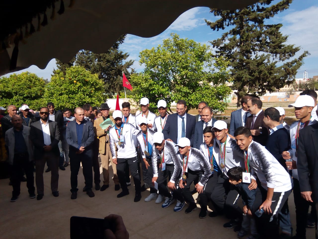 الخميسات: حفل بهيج بثانوية الفتح التأهيلية بسبب تتويج فريق المؤسسة بالبطولة الوطنية المدرسية للرياضات الجماعية 1 IMG 20190402 WA0075 1