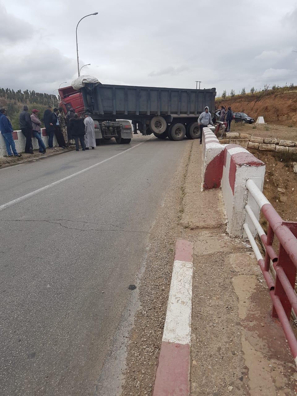 حادثة سير على واد بهت ضواحي الخميسات 1 IMG 20190404 WA0062