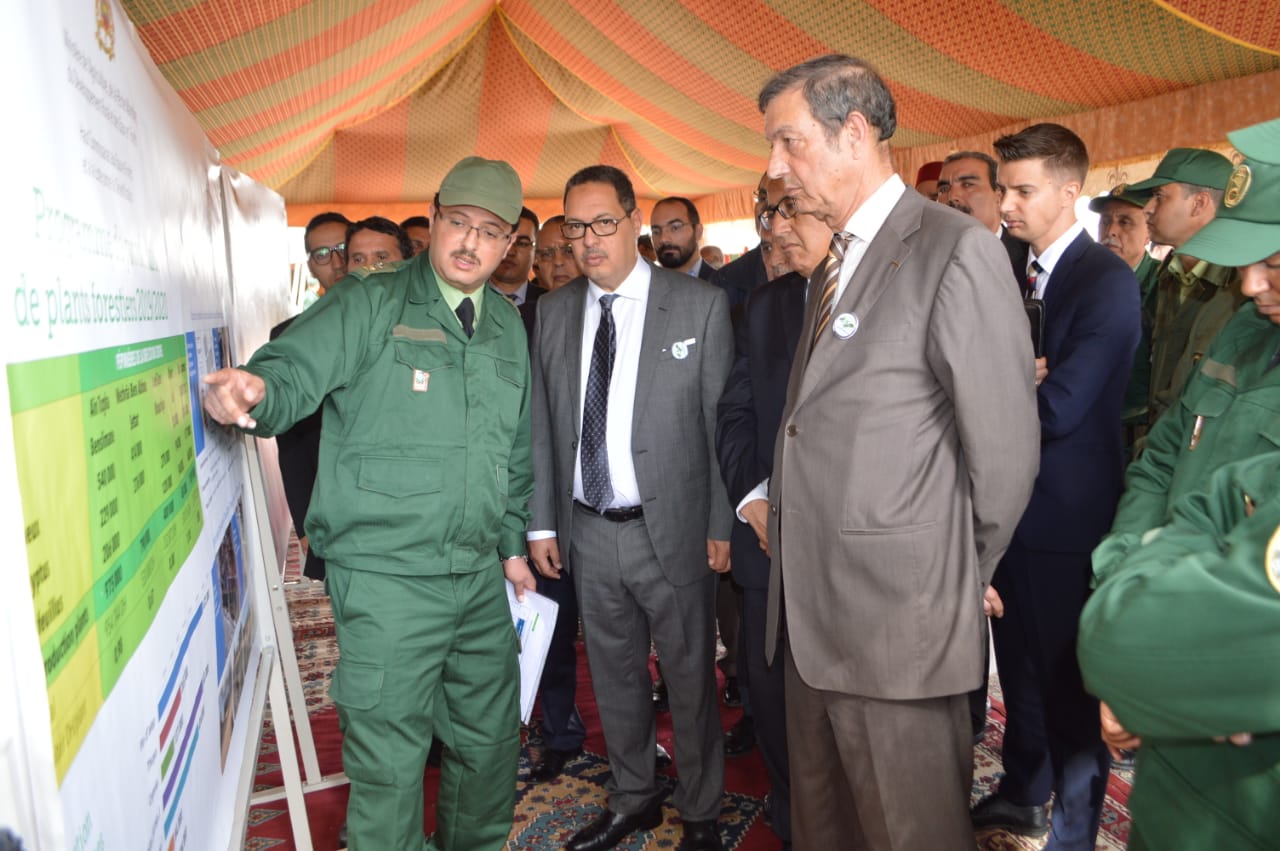 المندوب السامي للمياه والغابات ومحاربة التصحر وعامل سطات يزوران مشتل مشرع بن عبو 1 IMG 20190405 WA0063