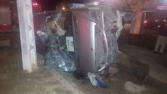 عاجل حادثة سير خطيرة صباح هذا اليوم بين حافلة نقل عاملات شركة الكابلاج وسيارة خفيفة أدت إلى وفاة شابة واصابة آخرون بجروح خطيرة نواحي مدينة القنيطرة. 1 IMG 20190415 WA0033