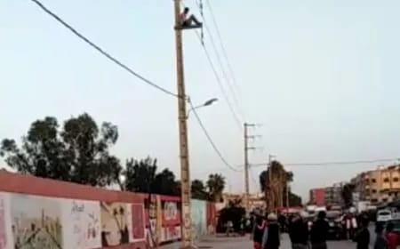 مختل عقليا يقدم على الإنتحار بعد تعرضه لصعقة كهربائية بأولاد افرج 1 IMG 20190415 WA0104