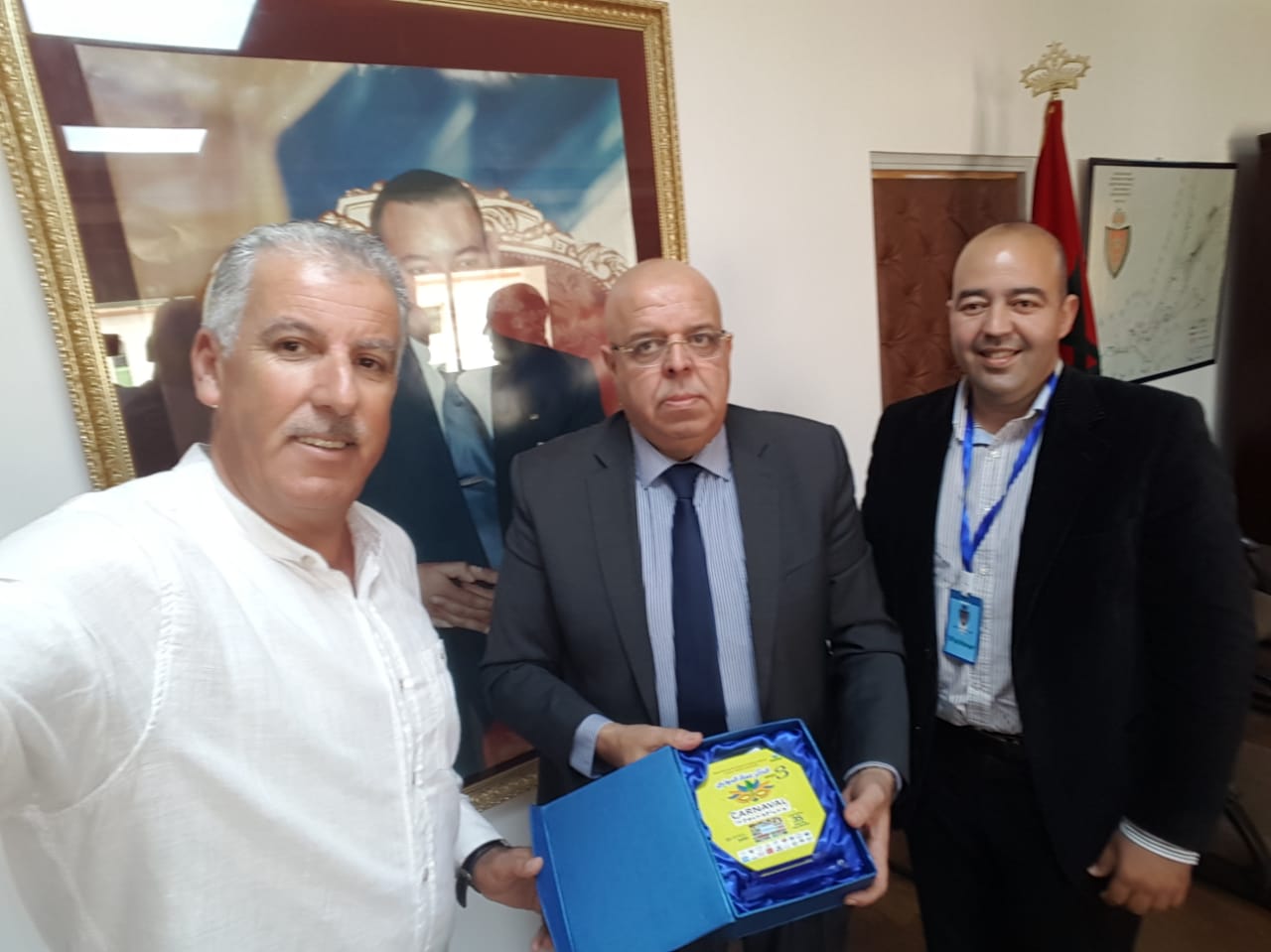 جمعية مدينتي تسلم والي أمن إقليم تطوان درع الكرنفال الدولي . 1 IMG 20190429 WA0168