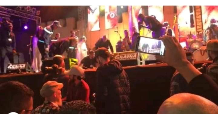 إصابة بعض الفنانين إثر إنهيار منصة مهرجان گناوة بالصويرة ليلة البارحة. 1 IMG 20190621 WA0137