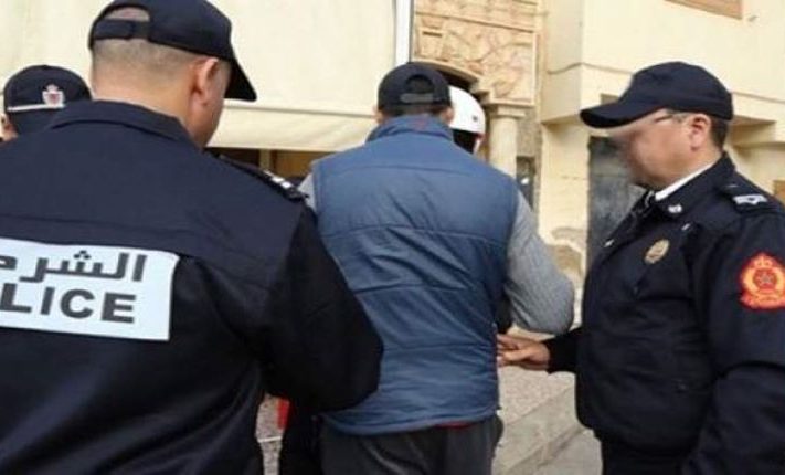 أمن بوجدور يوقف شخصا مبحوثا عنه بموجب 17 مذكرة بحث وطنية 1 gDC9L2Lix7XiR1WQQZvw0j5BBrQrU49UIEPgi5ZO