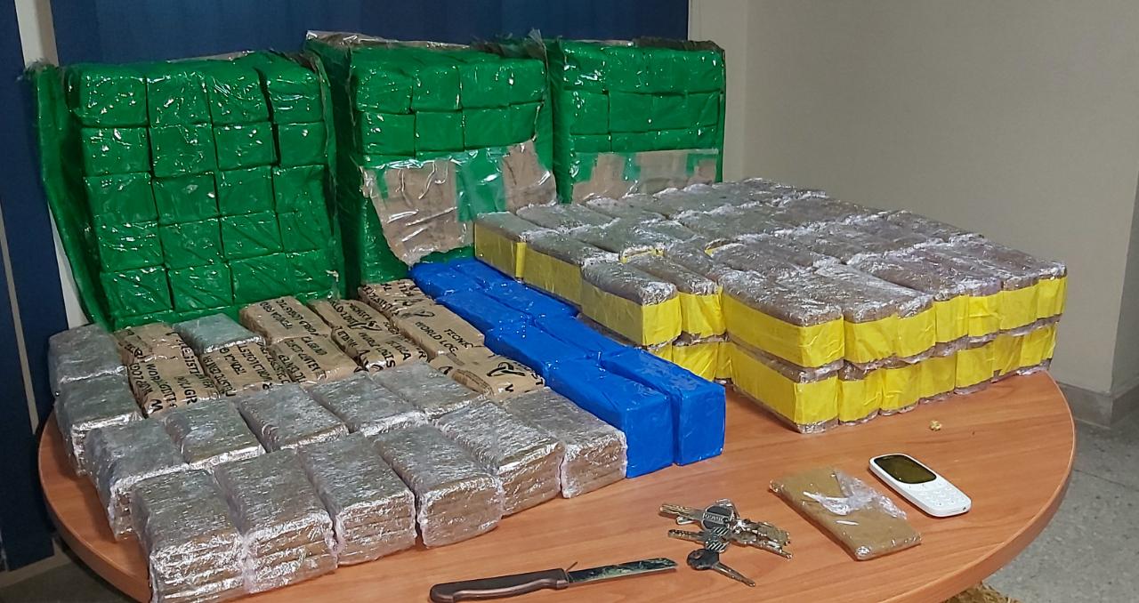 الدار البيضاء.. توقيف 22 شخصا للاشتباه في تورطهم في حيازة شهب نارية اصطناعية وأسلحة بيضاء وفي ظروف من شأنها تهديد أمن المواطنين وسلامة المنشآت الرياضية (بلاغ) 1 IMG 20190925 WA0049