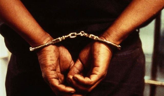 توقيف شخصين، من ذوي السوابق القضائية، للاشتباه في تورطهما في قضية تتعلق بالنصب والاحتيال. 1 LABMUHDNKD