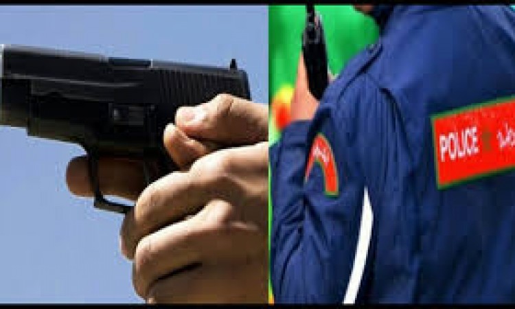 مكناس : موظف شرطة يضطر لإشهار سلاحه الوظيفي لتوقيف شخص عرّض سلامة سائق سيارة أجرة وعناصر الشرطة لتهديد خطير بواسطة السلاح الأبيض 1 IMG 20191228 WA0026