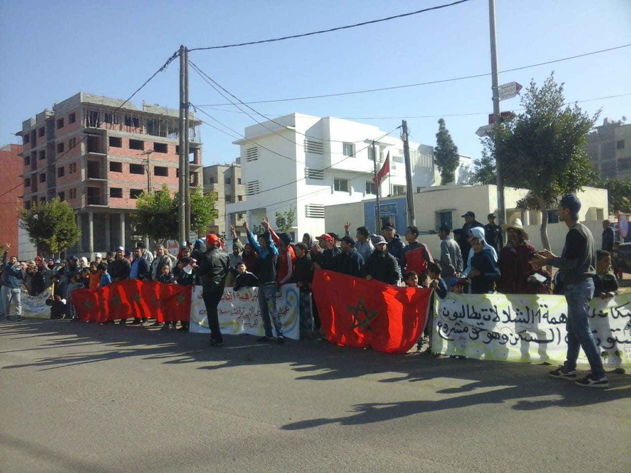 ساكنة دوار لبراهمة تحتج أمام قيادة زناتة بالمحمدية 1 IMG 20200102 WA0000