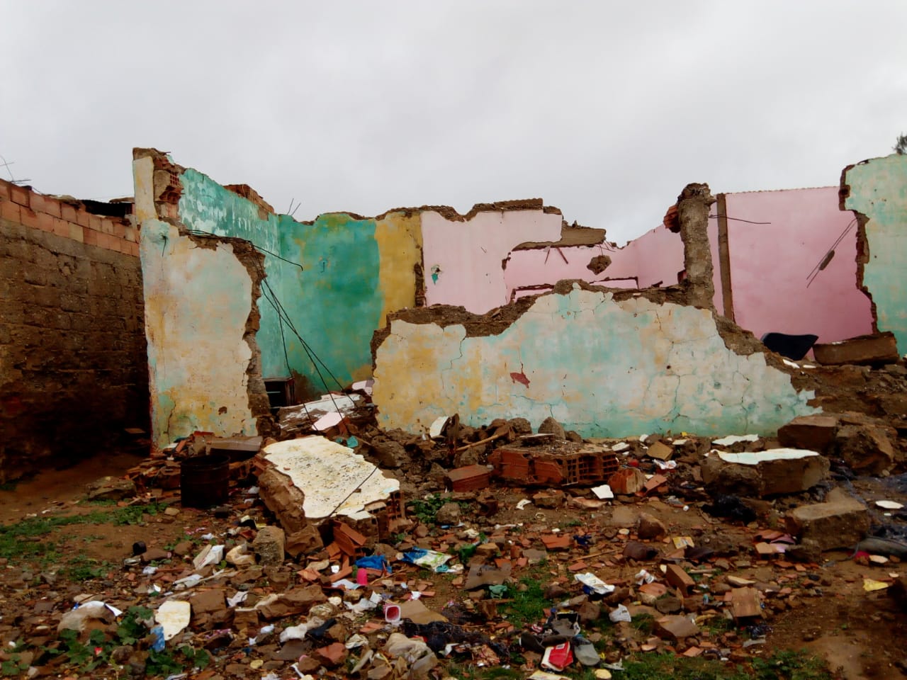 سلطات الخميسات تشرع في هدم دور الصفيح بحي السعادة. 1 IMG 20200119 WA0045