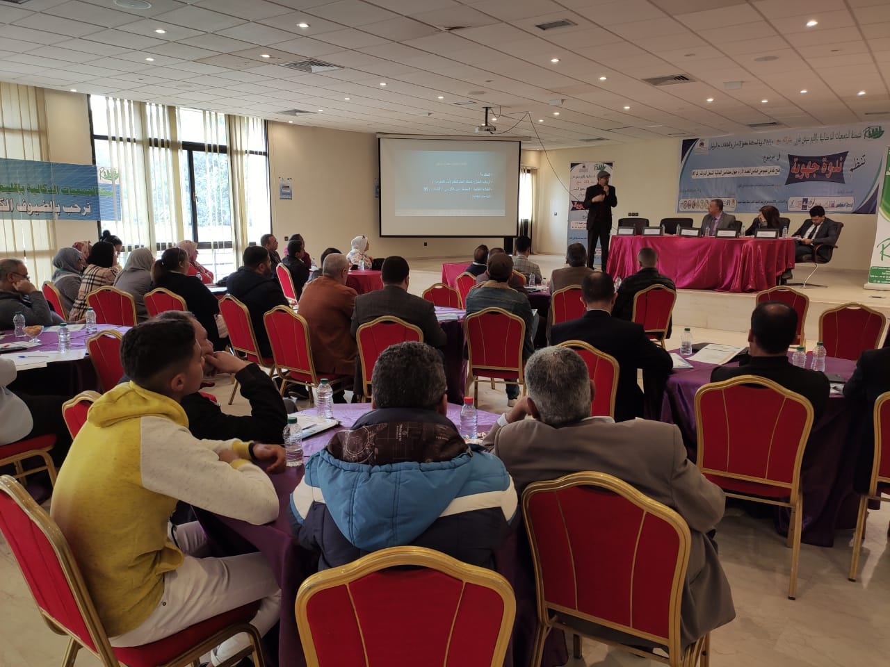 جانب من الحضور في الجلسة الاولى