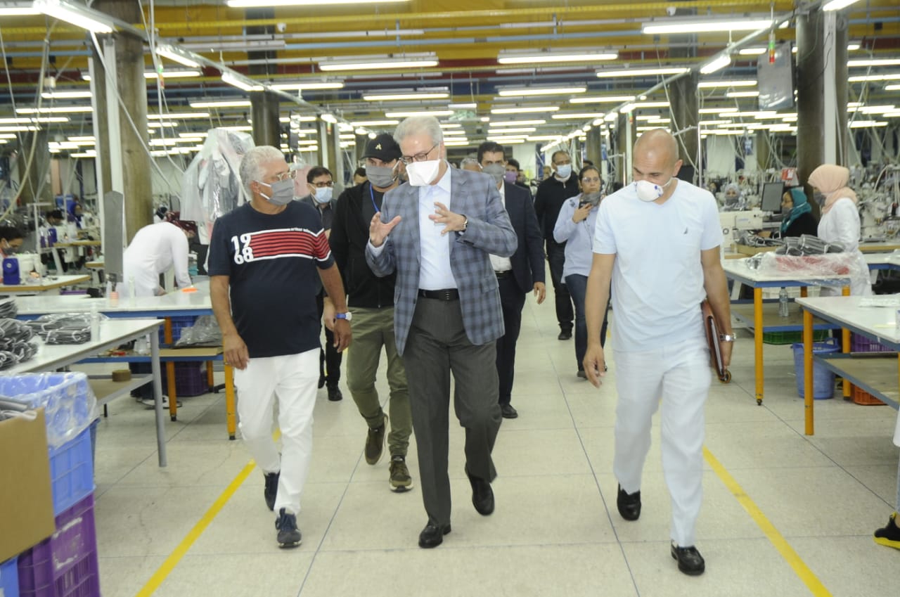 والي الجهة يزور وحدات صناعية بمراكش حولت انتاجها لتلبية حاجيات جهود محاربة وباء كورونا 1 IMG 20200404 WA0121