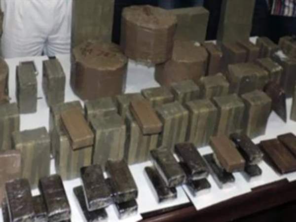 كلميم:حجز ثلاثة أطنان من مخدر الشيرا على متن شاحنة للنقل الطرقي للبضائع، وتوقيف ثلاثة أشخاص يشتبه تورطهم في محاولة تهريبها. 1 12201952018331038941633