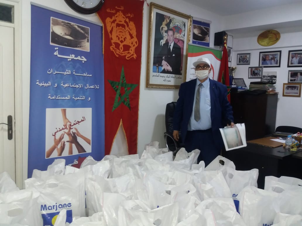 توزيع المواد الغذائية الاساسية على الاسر المعوزة المتضررة من جائحة كورونا بطنجة 1 IMG 20200509 WA0142