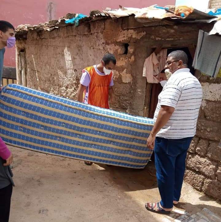بادرة إنسانية... فريق التطوع الميداني بأفورار يوزع افرشة و أثاث منزلية على مجموعة من الأسر المعوزة 1 IMG 20200520 WA0039