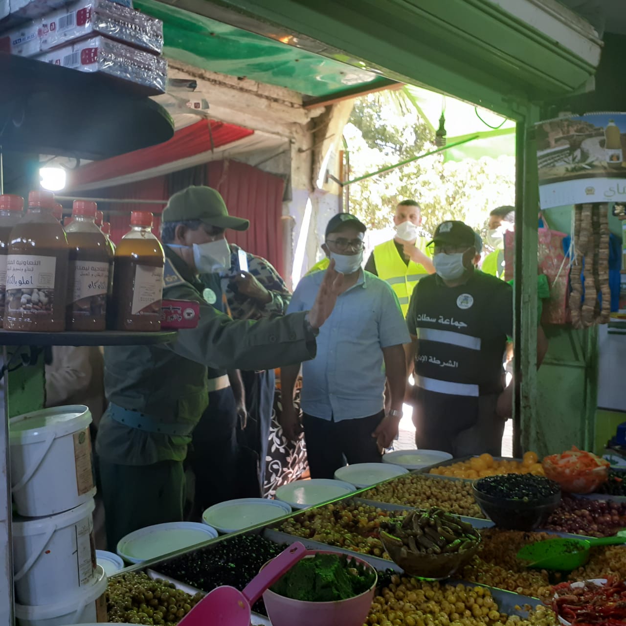 أجواء عيد الفطر ترفع من درجة الطوارئ الصحية بأسواق سطات. 1 IMG 20200523 WA0051 2