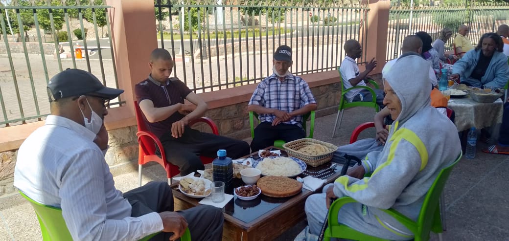 تنظيم فطور تضامني بالمركز الاجتماعي للأشخاص بدون مأوى بازيلال بمناسبة عيد الفطر 1 t