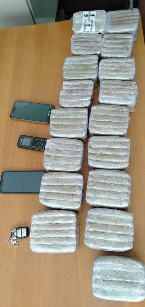 ضبط كمية كبيرة من مخدر الحشيش تفوق 10 كيلوغرامات بسيارة مراسل لجريدة رياضية 1 unnamed 2 2