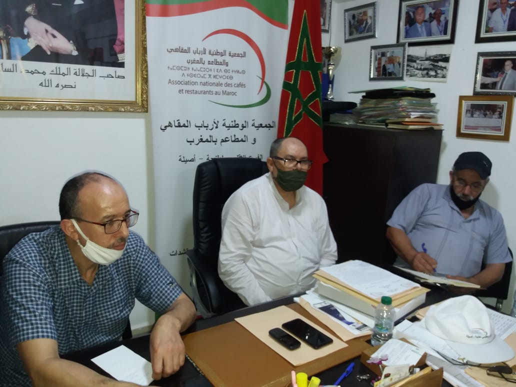 ارباب المقاهي والمطاعم بطنجة اصيلة ينتظرون قرار السلطات العمومبة لاستئناف انشطتهم 1 IMG 20200620 WA0065