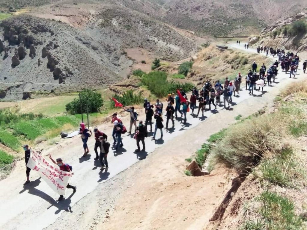 دواوير إملشيل تخرج في مسيرة احتجاجية للمطالبة بتحسن أوضاع الجماعة 2 IMG 20200822 WA0037