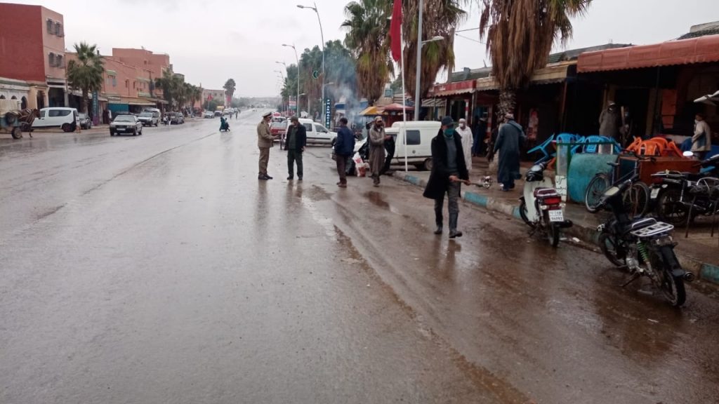 مركز تفتاشت إقليم الصويرة: حملة تحسيسية للحد من الرمي العشوائي للأزبال والتحلي بالمسؤولية اتجاه نظافة المركز والسوق الأسبوعي ومحيطه. 4 IMG 20201104 WA0063 1