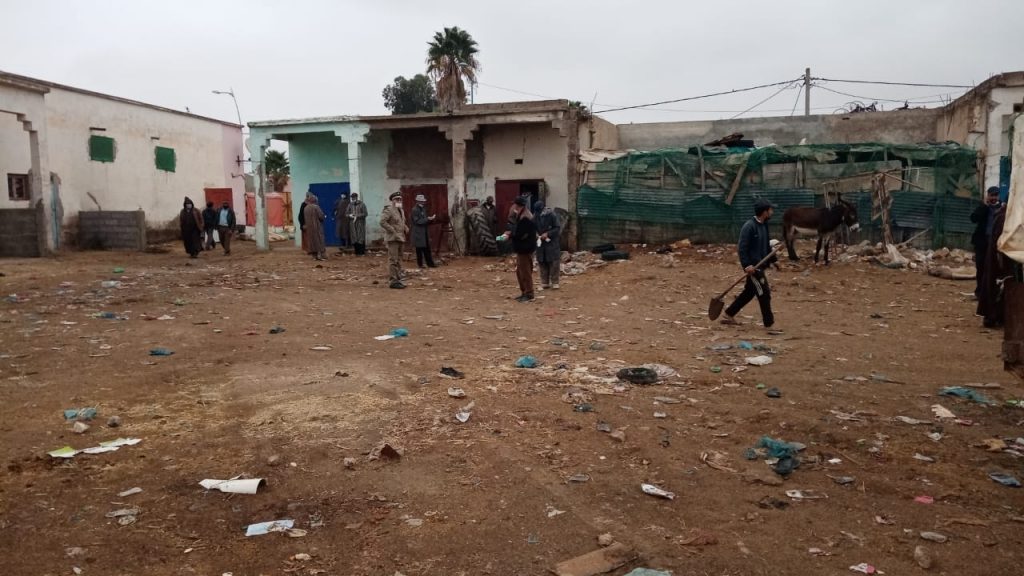 مركز تفتاشت إقليم الصويرة: حملة تحسيسية للحد من الرمي العشوائي للأزبال والتحلي بالمسؤولية اتجاه نظافة المركز والسوق الأسبوعي ومحيطه. 5 IMG 20201104 WA0065