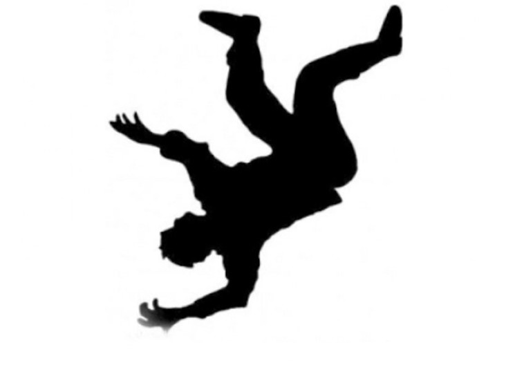 سقوط ثلاثيني من الطابق الثامن لإحدى الإقامات 1 IMG 20210202 WA0047