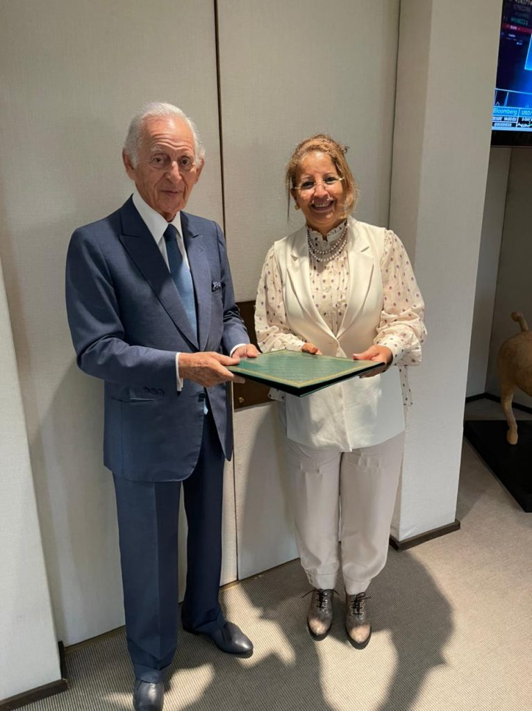 القاضية عائشة الناصري تحقق انتصارا جديدا للمشهد الحقوقي بتسليمها لشيك 500 مليون للمندوبية العامة لإدارة السجون 2 IMG 20210621 WA0016 1