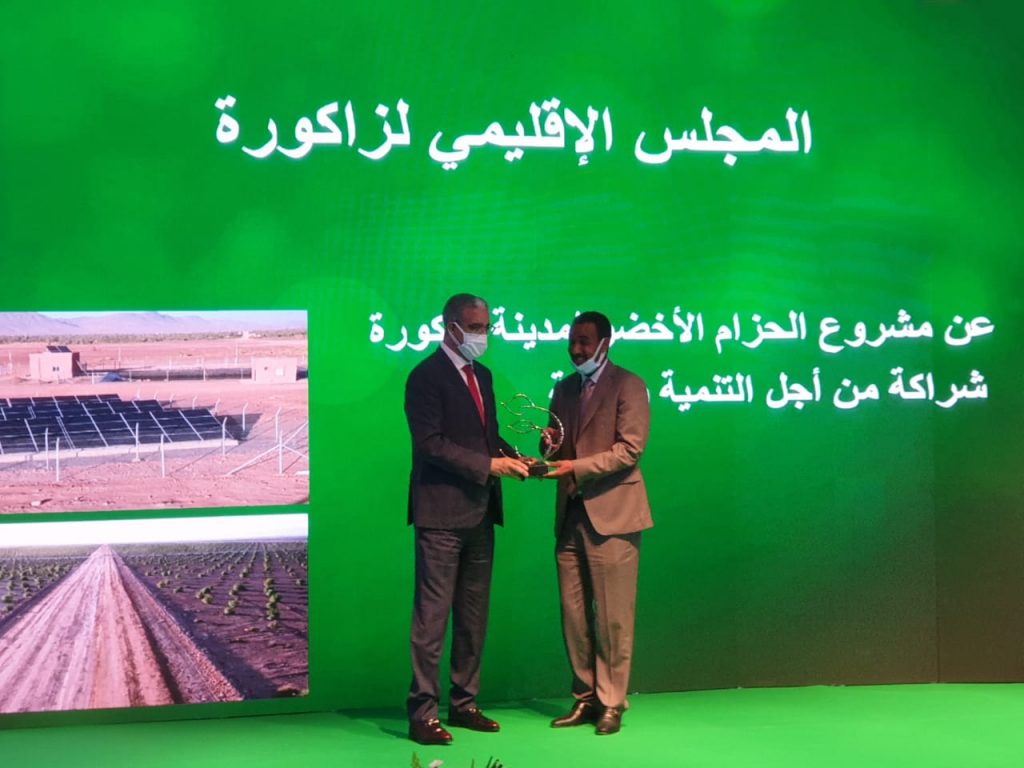 الوزير الرباح يتوج رئيس المجلس الاقليمي لزاكورة بجائزة الحسن الثاني للبيئة 5 IMG 20210705 WA0066 1