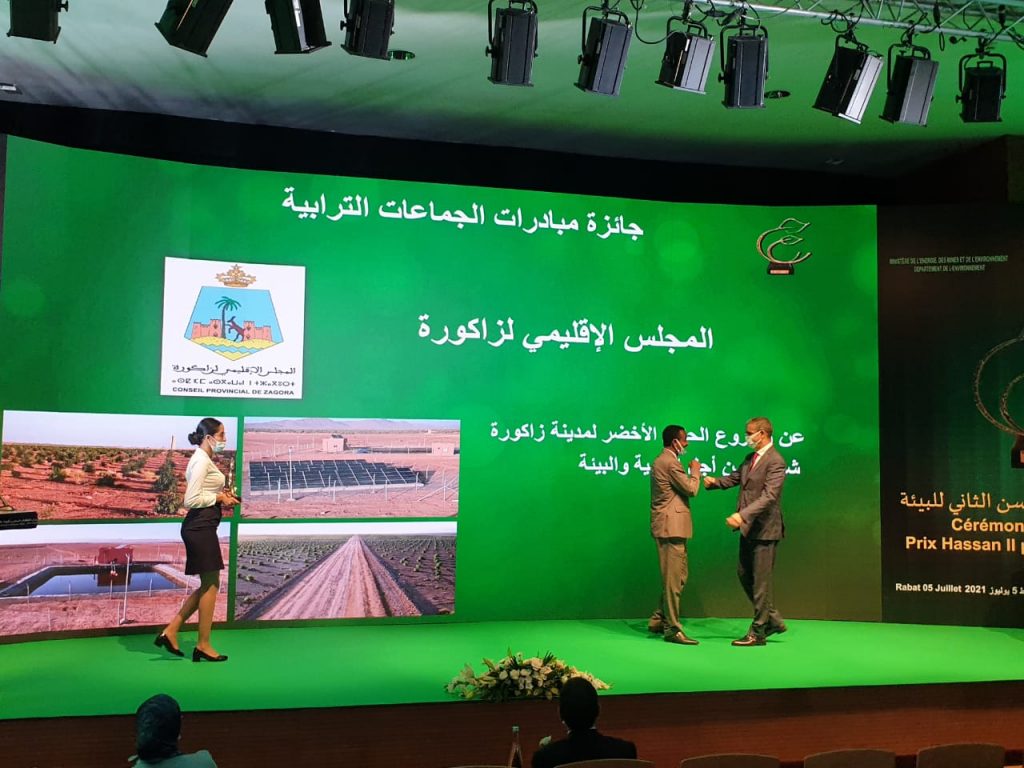 الوزير الرباح يتوج رئيس المجلس الاقليمي لزاكورة بجائزة الحسن الثاني للبيئة 2 IMG 20210705 WA0067