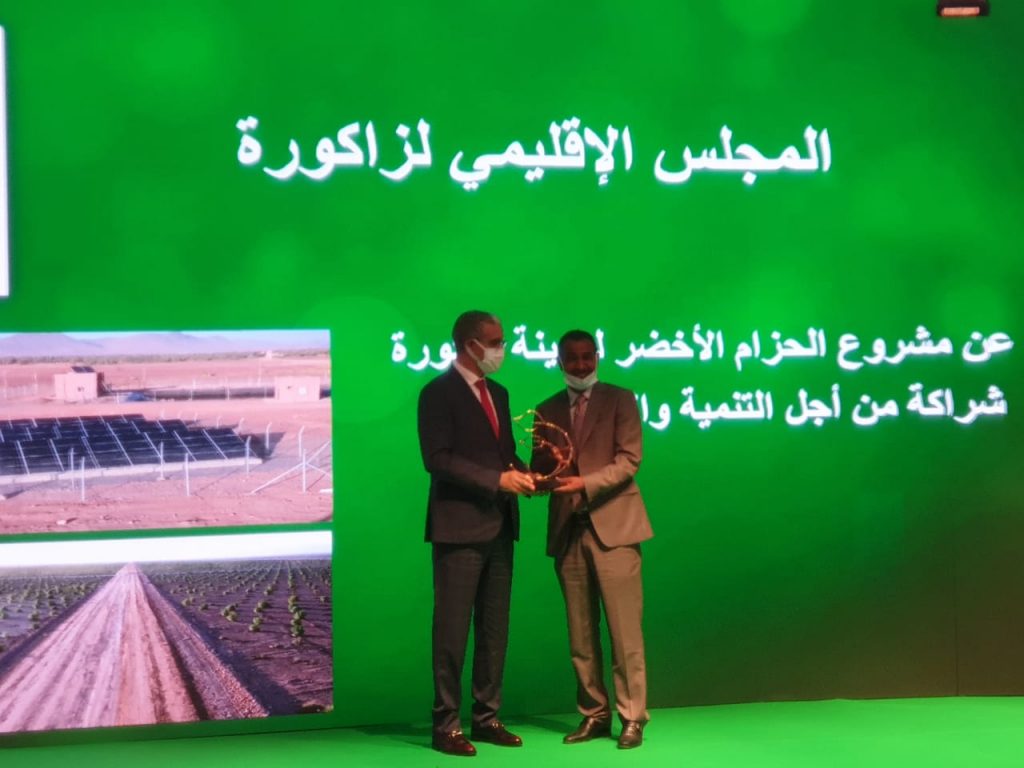 الوزير الرباح يتوج رئيس المجلس الاقليمي لزاكورة بجائزة الحسن الثاني للبيئة 4 IMG 20210705 WA0069