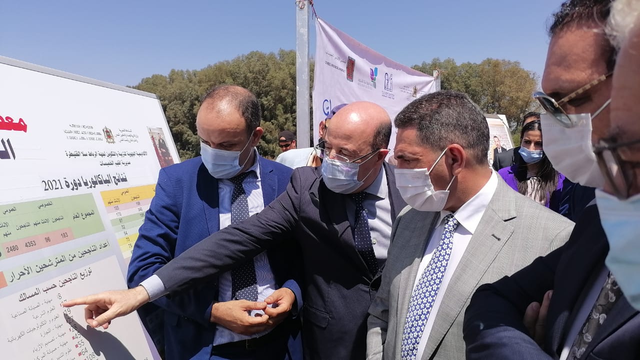 أمزازي يعاين الوعاء العقاري المخصص لمشروع بناء النواة الجامعية بالخميسات 1 IMG 20210803 WA0059 1