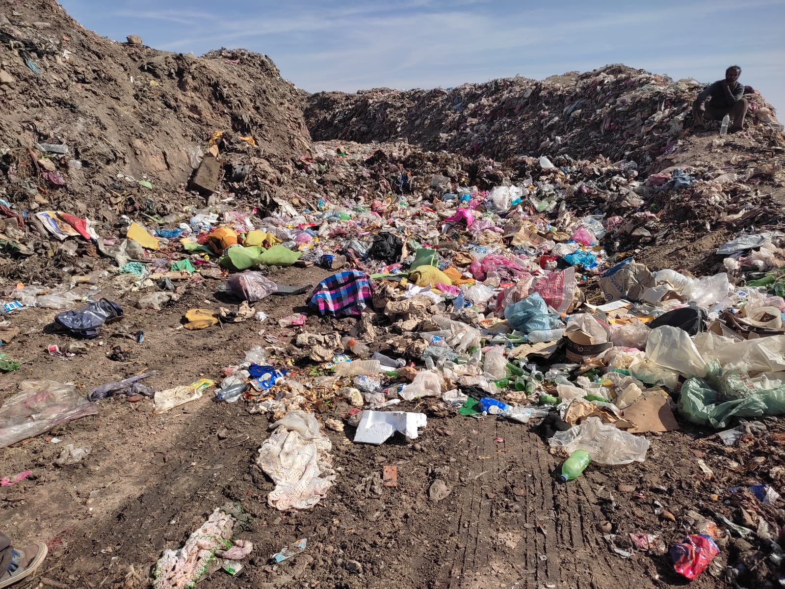 الشماعية: مطرح النفايات البلدي.. أدخنة تزكم الأنوف.. ومطالب الساكنة بإيجاد حل وسط صمت المسؤولين. 1 IMG 20211113 WA0052