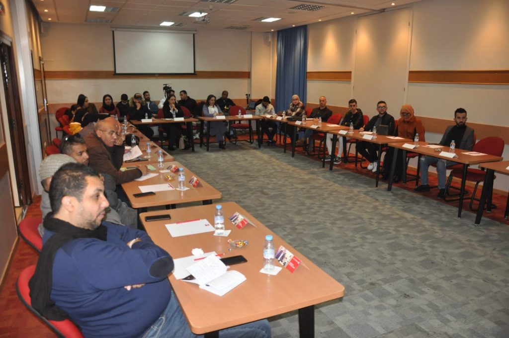 مسؤولون وخبراء يستحضرون بطنجة الصعوبات المعترضة للشباب في المشاركة السياسية. 4 IMG 20220108 WA0022