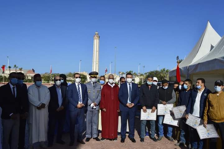 عامل بوجدور يشرف على تسليم معدات لمركز الترويض الطبي 3 IMG 20220111 WA0027