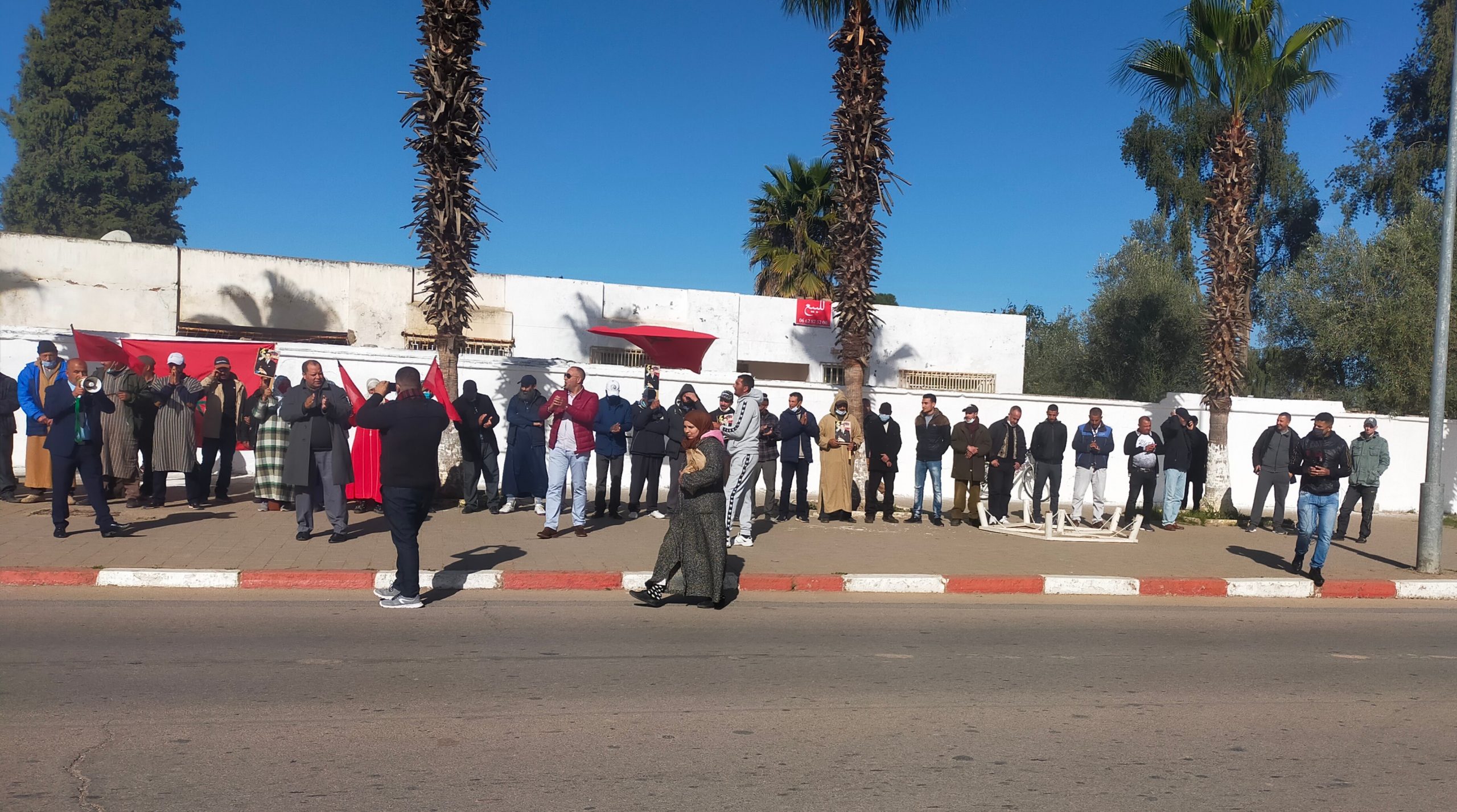 الخميسات: ساكنة ولجة السلطان تنظم وقفة احتجاجية أمام مقر العمالة