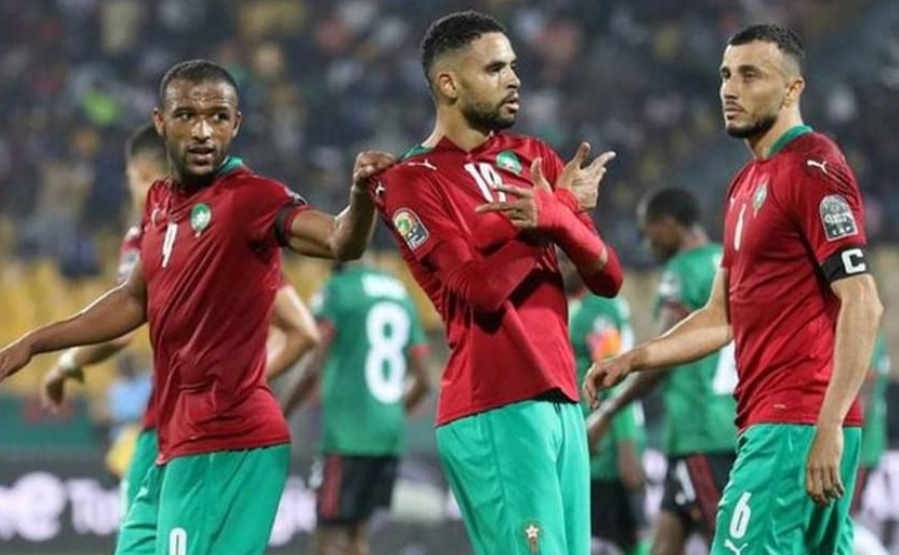 أشرف حكيمي يقود المنتخب الوطني المغربي لدور ربع نهائي كأس أمم إفريقيا 2021 بالكاميرون