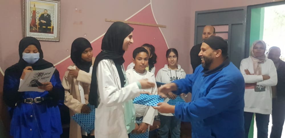 ايت اسحاق ….اطر وتلاميذ وتلميذات ثانوية الزاوية الاعدادية يحتفلون باليوم الوطني للسلام الطرقية "الطريق تقتل" 2 IMG 20220225 WA0002