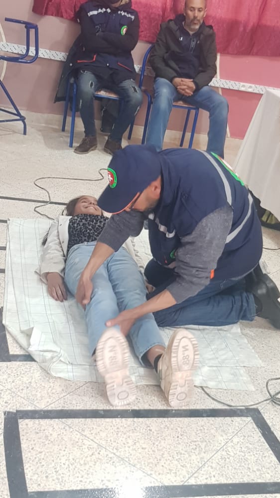 ايت اسحاق ….اطر وتلاميذ وتلميذات ثانوية الزاوية الاعدادية يحتفلون باليوم الوطني للسلام الطرقية "الطريق تقتل" 4 IMG 20220225 WA0005